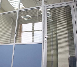 Офисные перегородки с жалюзи